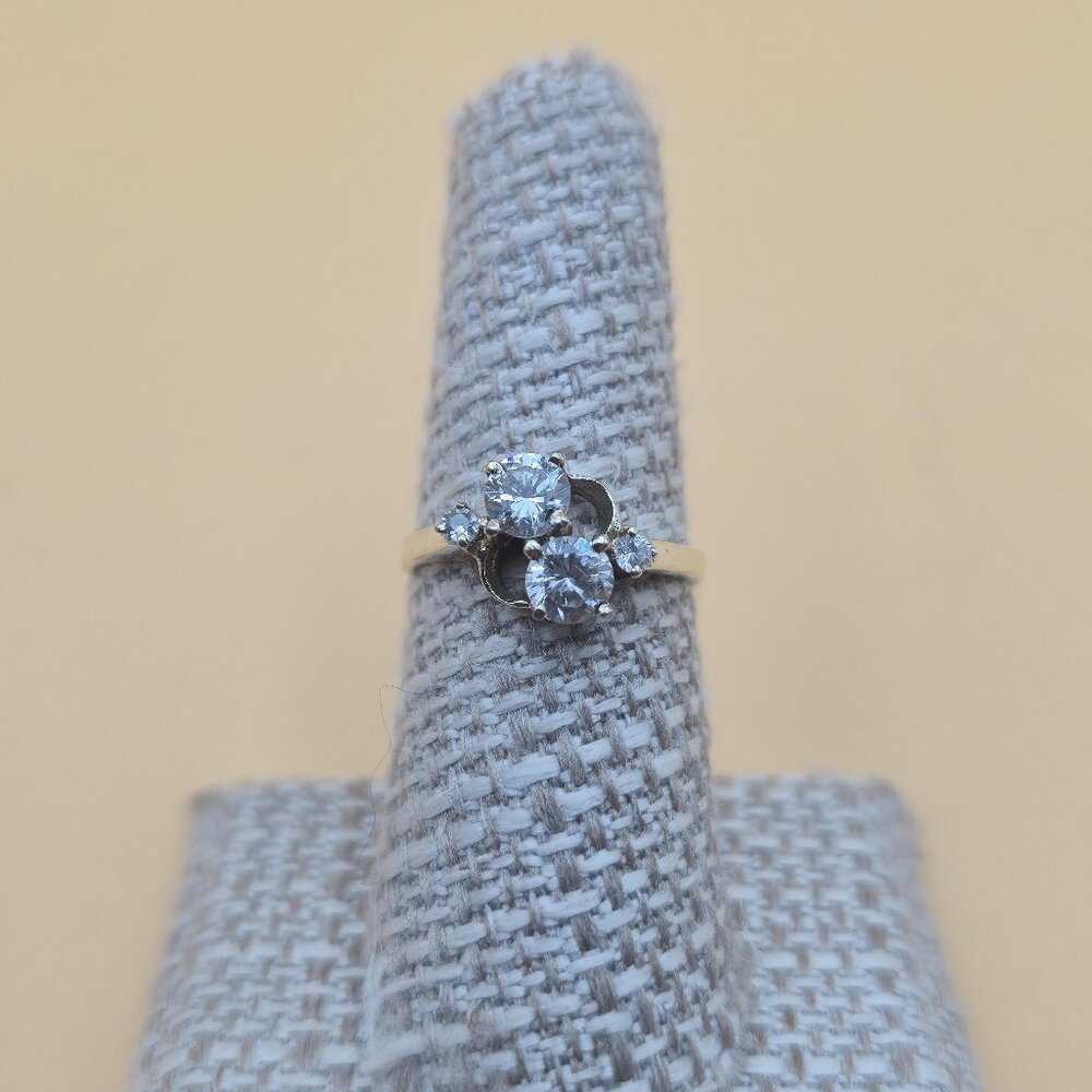 Size 6.75 Sterling Silver Odd Style Cubic Zirconia Gems Ring A5883